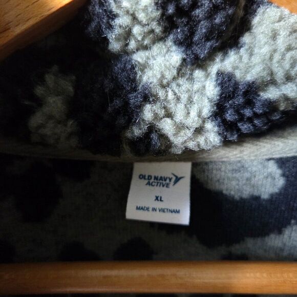 EUC OLD NAVY SHERPA ANIMAL PRINT MOCK NECK BUTTONED SWEATER SIZE XL - Picture 10 of 13